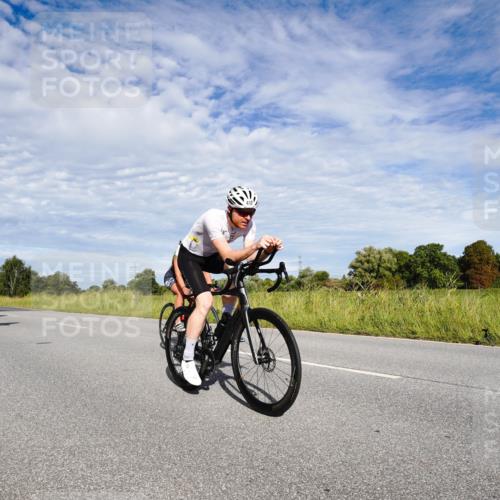 31.08.2025 - Elbe Triathlon Hamburg Michael Burmester http://msf.ph/oto/8663305 31.08.2025 09:35:32 Radfahren 272, 275, 412, 492, 595, 603, 656, 693, 764, 778 meine-sportfotos.de