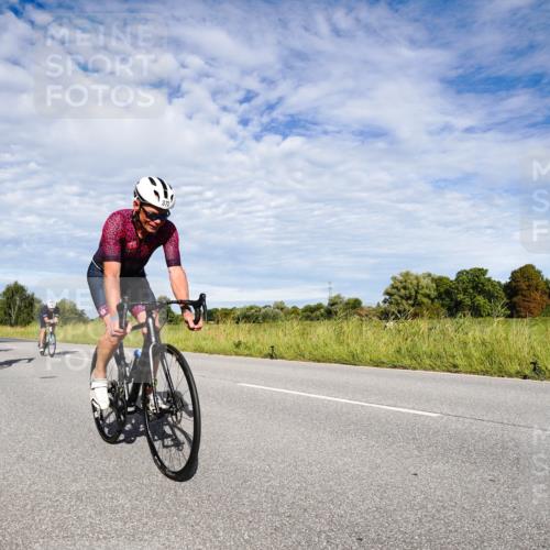 31.08.2025 - Elbe Triathlon Hamburg Michael Burmester http://msf.ph/oto/8663350 31.08.2025 09:36:18 Radfahren 327, 372, 482, 483, 761 meine-sportfotos.de