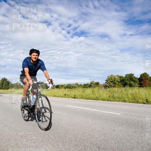 31.08.2025 - Elbe Triathlon Hamburg Michael Burmester http://msf.ph/oto/8663375 31.08.2025 09:36:45 Radfahren 429, 651, 703 meine-sportfotos.de