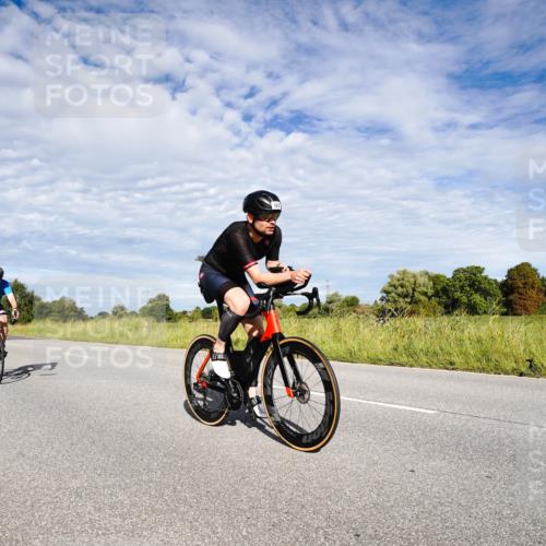 31.08.2025 - Elbe Triathlon Hamburg Michael Burmester http://msf.ph/oto/8663378 31.08.2025 09:36:47 Radfahren 300, 429, 651, 703 meine-sportfotos.de