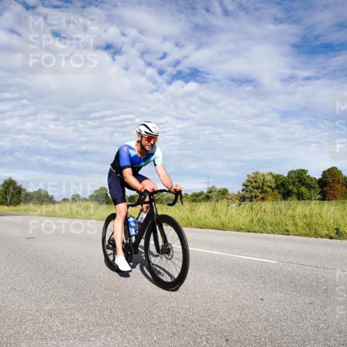 31.08.2025 - Elbe Triathlon Hamburg Michael Burmester http://msf.ph/oto/8663410 31.08.2025 09:37:18 Radfahren 325, 474, 479, 557, 638, 918 meine-sportfotos.de