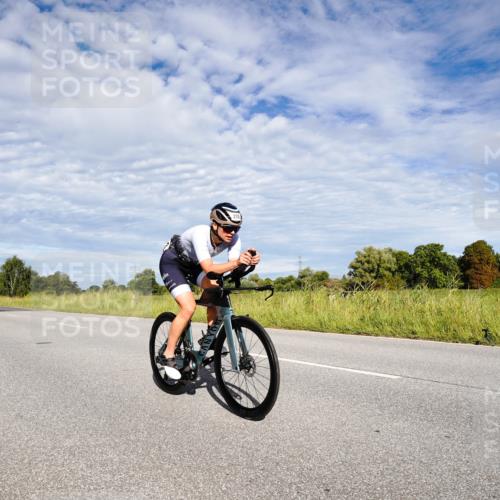 31.08.2025 - Elbe Triathlon Hamburg Michael Burmester http://msf.ph/oto/8663432 31.08.2025 09:37:35 Radfahren 270, 386, 389, 543, 575, 690, 925 meine-sportfotos.de