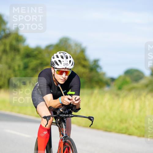 31.08.2025 - Elbe Triathlon Hamburg Michael Burmester http://msf.ph/oto/8663450 31.08.2025 09:17:07 Radfahren 196, 225, 245, 297 meine-sportfotos.de