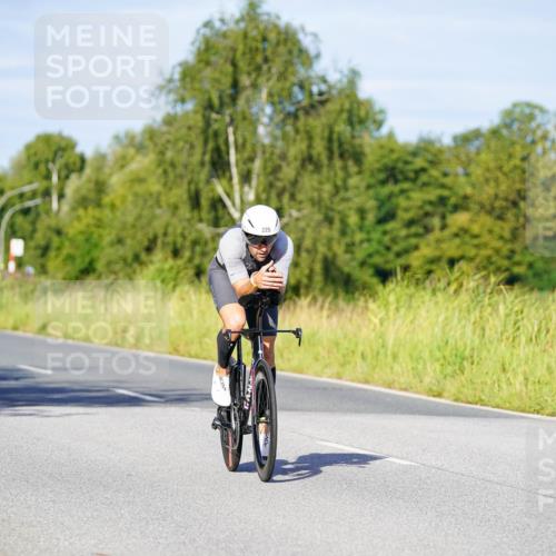 31.08.2025 - Elbe Triathlon Hamburg Michael Burmester http://msf.ph/oto/8663455 31.08.2025 09:17:12 Radfahren 196, 225, 297 meine-sportfotos.de
