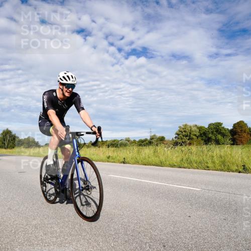 31.08.2025 - Elbe Triathlon Hamburg Michael Burmester http://msf.ph/oto/8663459 31.08.2025 09:37:59 Radfahren 252, 304, 351, 391, 435, 456, 540, 551, 554 meine-sportfotos.de