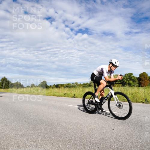 31.08.2025 - Elbe Triathlon Hamburg Michael Burmester http://msf.ph/oto/8663468 31.08.2025 09:38:04 Radfahren 252, 304, 335, 370, 391, 403, 405, 551, 554, 854, 895 meine-sportfotos.de