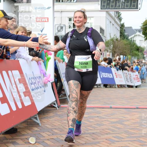 31.08.2025 - 21. Blankeneser Heldenlauf Strokosch-Dieckow http://msf.ph/oto/8663521 31.08.2025 11:20:31 Ziel 3040, 3237, 3228 meine-sportfotos.de