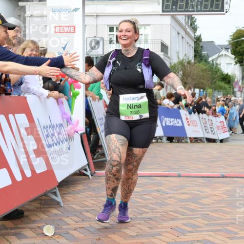 31.08.2025 - 21. Blankeneser Heldenlauf Strokosch-Dieckow http://msf.ph/oto/8663530 31.08.2025 11:20:31 Ziel 3040, 3237, 3228 meine-sportfotos.de