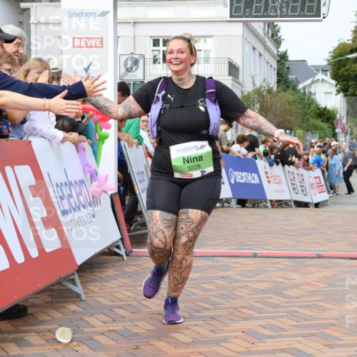 31.08.2025 - 21. Blankeneser Heldenlauf Strokosch-Dieckow http://msf.ph/oto/8663537 31.08.2025 11:20:30 Ziel 3040, 3237, 3228 meine-sportfotos.de