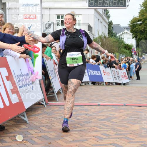 31.08.2025 - 21. Blankeneser Heldenlauf Strokosch-Dieckow http://msf.ph/oto/8663555 31.08.2025 11:20:30 Ziel 3040, 3237, 3228 meine-sportfotos.de