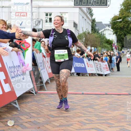 31.08.2025 - 21. Blankeneser Heldenlauf Strokosch-Dieckow http://msf.ph/oto/8663571 31.08.2025 11:20:30 Ziel 3040, 3237, 3228 meine-sportfotos.de