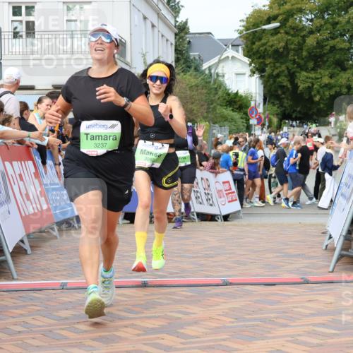 31.08.2025 - 21. Blankeneser Heldenlauf Strokosch-Dieckow http://msf.ph/oto/8663580 31.08.2025 11:20:26 Ziel 3040, 3237, 3214, 3228 meine-sportfotos.de