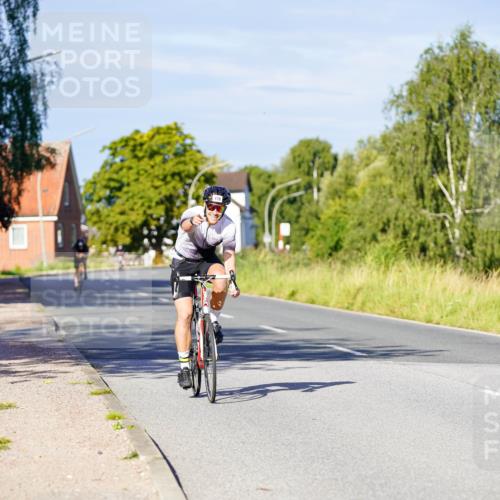 31.08.2025 - Elbe Triathlon Hamburg Michael Burmester http://msf.ph/oto/8663678 31.08.2025 09:19:06 Radfahren 410, 450 meine-sportfotos.de