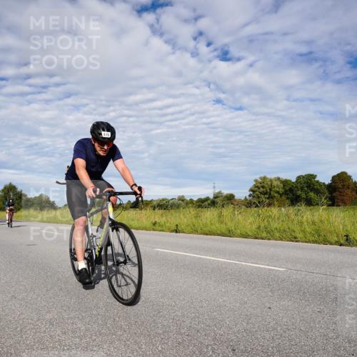 31.08.2025 - Elbe Triathlon Hamburg Michael Burmester http://msf.ph/oto/8663801 31.08.2025 09:42:48 Radfahren 268, 311, 361, 490, 505, 522, 615, 629, 648, 715, 884, 893 meine-sportfotos.de