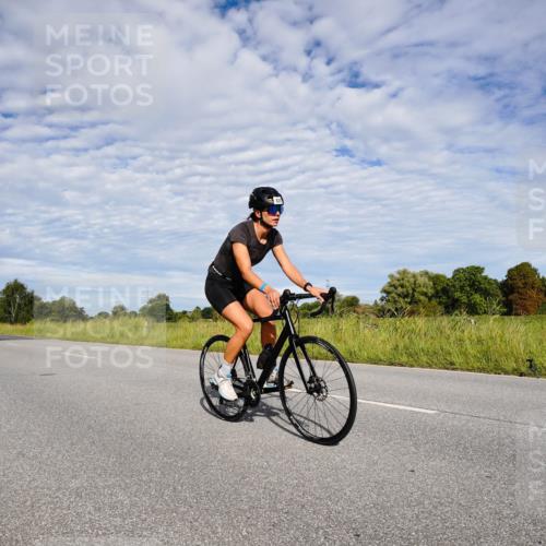 31.08.2025 - Elbe Triathlon Hamburg Michael Burmester http://msf.ph/oto/8663859 31.08.2025 09:43:26 Radfahren 249, 383, 519, 567, 680, 835, 888 meine-sportfotos.de