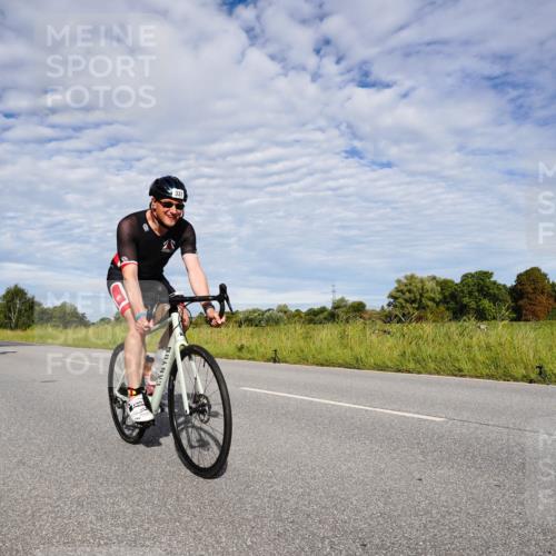 31.08.2025 - Elbe Triathlon Hamburg Michael Burmester http://msf.ph/oto/8663875 31.08.2025 09:43:39 Radfahren 282, 337, 866, 908, 913 meine-sportfotos.de