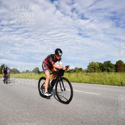 31.08.2025 - Elbe Triathlon Hamburg Michael Burmester http://msf.ph/oto/8663884 31.08.2025 09:43:48 Radfahren 377, 450, 563, 602, 800, 845, 908 meine-sportfotos.de