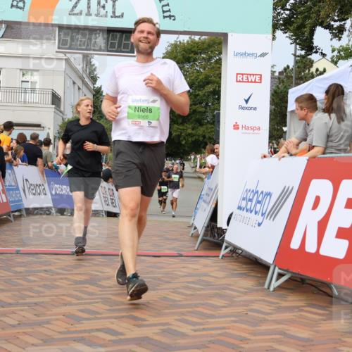 31.08.2025 - 21. Blankeneser Heldenlauf Strokosch-Dieckow http://msf.ph/oto/8663924 31.08.2025 11:20:10 Ziel 3566, 3310, 3042 meine-sportfotos.de