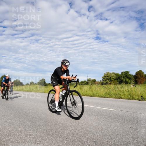 31.08.2025 - Elbe Triathlon Hamburg Michael Burmester http://msf.ph/oto/8663931 31.08.2025 09:44:49 Radfahren 259, 298, 357, 617, 669, 737, 823, 869, 881 meine-sportfotos.de