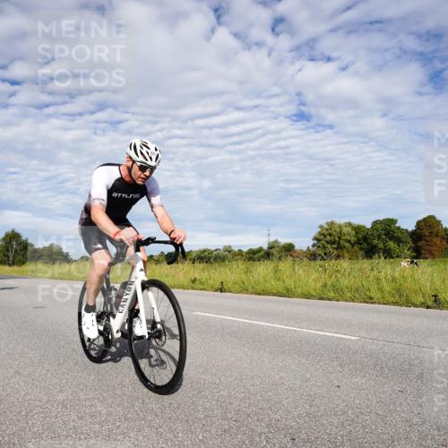 31.08.2025 - Elbe Triathlon Hamburg Michael Burmester http://msf.ph/oto/8663943 31.08.2025 09:44:55 Radfahren 292, 357, 527, 613, 617, 773, 881 meine-sportfotos.de