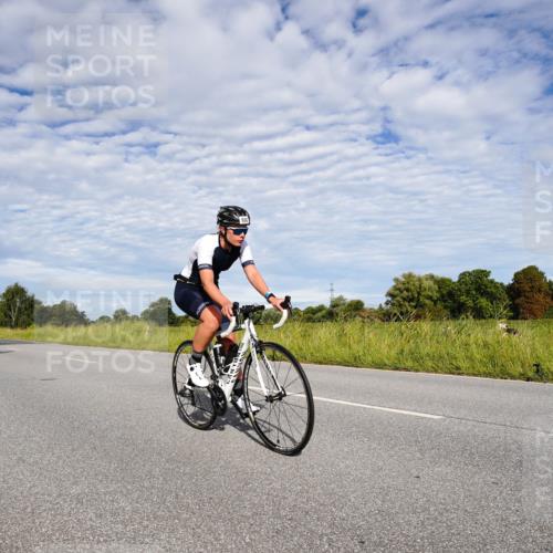 31.08.2025 - Elbe Triathlon Hamburg Michael Burmester http://msf.ph/oto/8664009 31.08.2025 09:45:49 Radfahren 305, 534, 588, 905, 930 meine-sportfotos.de