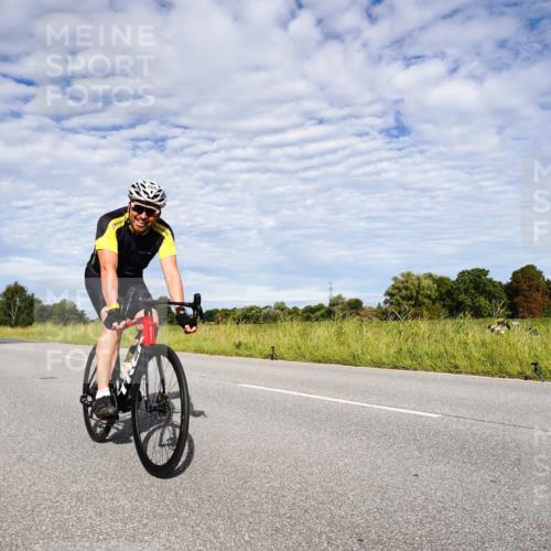 31.08.2025 - Elbe Triathlon Hamburg Michael Burmester http://msf.ph/oto/8664065 31.08.2025 09:46:36 Radfahren 284, 394, 439, 666, 750, 816 meine-sportfotos.de