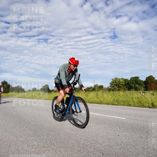 31.08.2025 - Elbe Triathlon Hamburg Michael Burmester http://msf.ph/oto/8664073 31.08.2025 09:46:45 Radfahren 294, 329, 526, 569, 570, 589, 729, 750, 759, 771, 838 meine-sportfotos.de