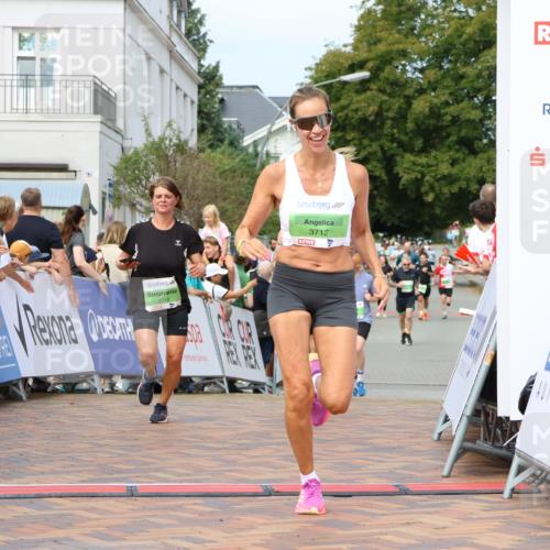 31.08.2025 - 21. Blankeneser Heldenlauf Strokosch-Dieckow http://msf.ph/oto/8664087 31.08.2025 11:01:34 Ziel 3082, 3298, 3276, 3712 meine-sportfotos.de