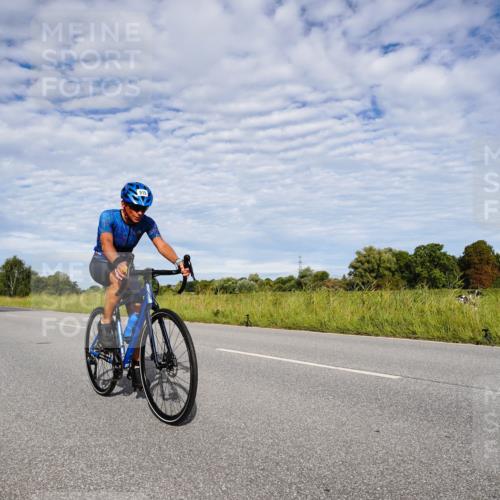 31.08.2025 - Elbe Triathlon Hamburg Michael Burmester http://msf.ph/oto/8664120 31.08.2025 09:47:20 Radfahren 400, 516, 545, 723, 915 meine-sportfotos.de