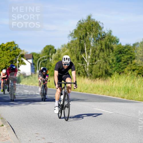 31.08.2025 - Elbe Triathlon Hamburg Michael Burmester http://msf.ph/oto/8664135 31.08.2025 09:22:35 Radfahren 166, 181, 193, 195, 304, 430, 479, 557, 614, 834 meine-sportfotos.de