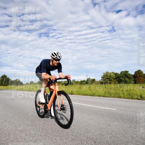 31.08.2025 - Elbe Triathlon Hamburg Michael Burmester http://msf.ph/oto/8664170 31.08.2025 09:48:13 Radfahren 425, 440, 510, 577, 618, 713, 807, 880 meine-sportfotos.de