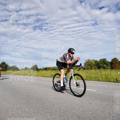 31.08.2025 - Elbe Triathlon Hamburg Michael Burmester http://msf.ph/oto/8664220 31.08.2025 09:48:48 Radfahren 322, 407, 515, 656, 739, 742, 856, 920, 931 meine-sportfotos.de