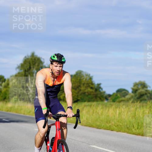 31.08.2025 - Elbe Triathlon Hamburg Michael Burmester http://msf.ph/oto/8664225 31.08.2025 09:23:03 Radfahren 325, 386, 406, 429, 575 meine-sportfotos.de