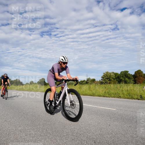 31.08.2025 - Elbe Triathlon Hamburg Michael Burmester http://msf.ph/oto/8664227 31.08.2025 09:48:53 Radfahren 822, 856, 920, 921 meine-sportfotos.de