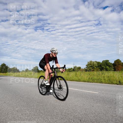 31.08.2025 - Elbe Triathlon Hamburg Michael Burmester http://msf.ph/oto/8664233 31.08.2025 09:49:00 Radfahren 319, 428, 532, 726, 727, 822, 842, 921 meine-sportfotos.de
