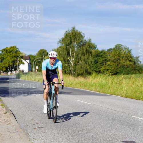 31.08.2025 - Elbe Triathlon Hamburg Michael Burmester http://msf.ph/oto/8664247 31.08.2025 09:23:14 Radfahren 270, 472, 508, 521 meine-sportfotos.de