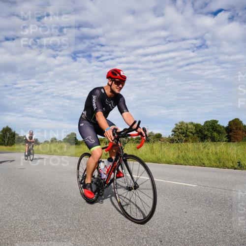 31.08.2025 - Elbe Triathlon Hamburg Michael Burmester http://msf.ph/oto/8664283 31.08.2025 09:49:33 Radfahren 365, 410, 426, 430, 537, 594, 783, 834, 892 meine-sportfotos.de