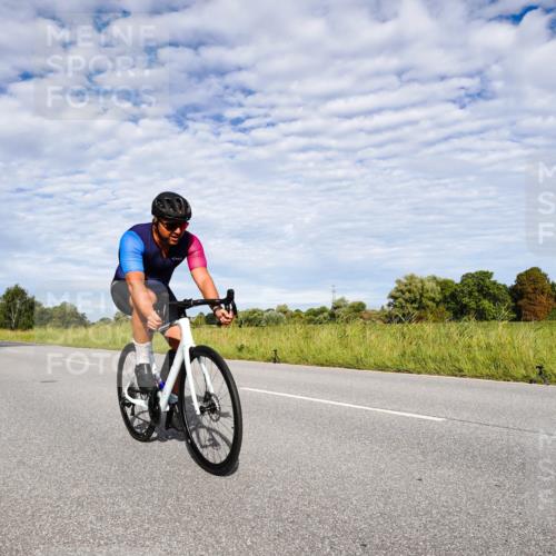 31.08.2025 - Elbe Triathlon Hamburg Michael Burmester http://msf.ph/oto/8664331 31.08.2025 09:50:37 Radfahren 250, 502, 612, 728, 766, 907 meine-sportfotos.de