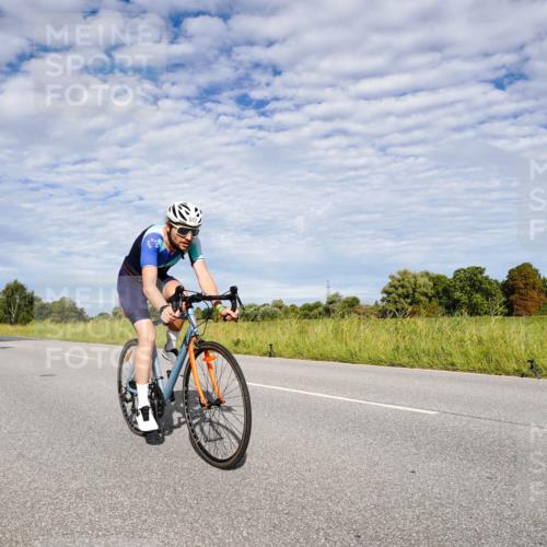 31.08.2025 - Elbe Triathlon Hamburg Michael Burmester http://msf.ph/oto/8664457 31.08.2025 09:52:23 Radfahren 297, 386, 517, 703, 895 meine-sportfotos.de