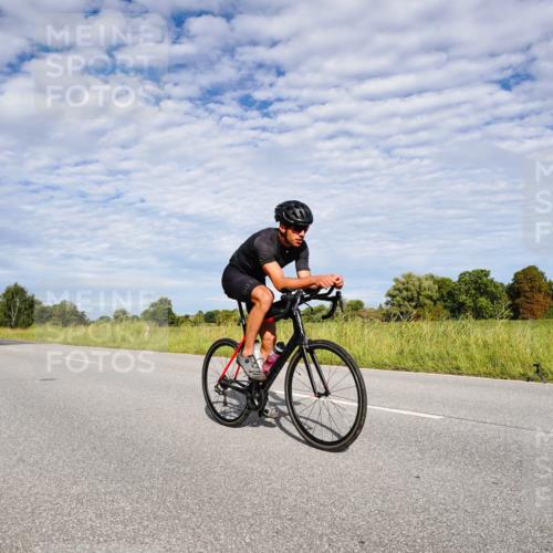 31.08.2025 - Elbe Triathlon Hamburg Michael Burmester http://msf.ph/oto/8664461 31.08.2025 09:52:24 Radfahren 386, 517, 789 meine-sportfotos.de