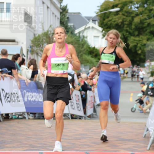 31.08.2025 - 21. Blankeneser Heldenlauf Strokosch-Dieckow http://msf.ph/oto/8664467 31.08.2025 11:00:51 Ziel 3436, 3218, 3190 meine-sportfotos.de