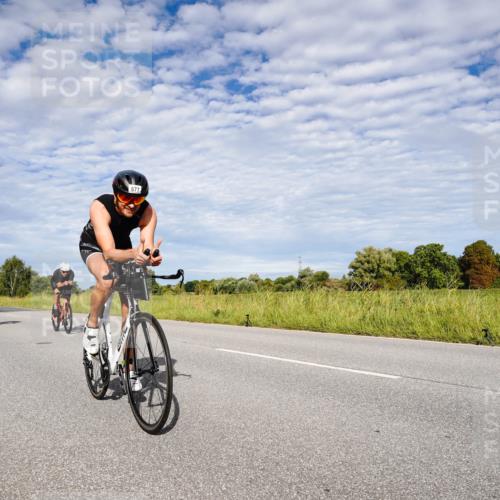 31.08.2025 - Elbe Triathlon Hamburg Michael Burmester http://msf.ph/oto/8664492 31.08.2025 09:53:02 Radfahren 454, 514, 677, 687, 704, 736, 753, 870, 894 meine-sportfotos.de