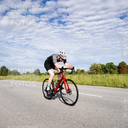 31.08.2025 - Elbe Triathlon Hamburg Michael Burmester http://msf.ph/oto/8664495 31.08.2025 09:53:03 Radfahren 454, 514, 540, 677, 687, 704, 736, 753, 870, 894 meine-sportfotos.de