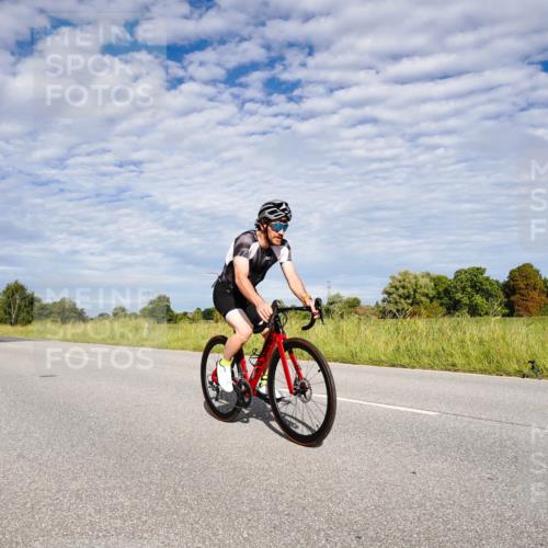 31.08.2025 - Elbe Triathlon Hamburg Michael Burmester http://msf.ph/oto/8664561 31.08.2025 09:53:57 Radfahren 699 meine-sportfotos.de
