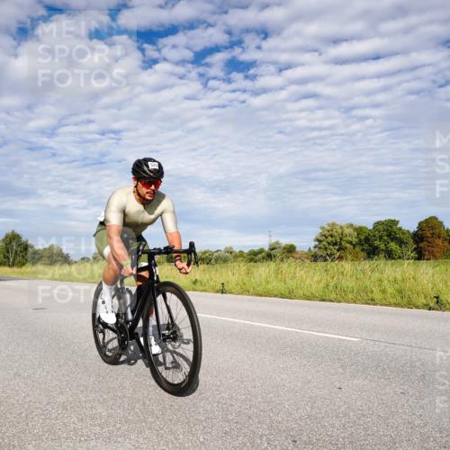31.08.2025 - Elbe Triathlon Hamburg Michael Burmester http://msf.ph/oto/8664578 31.08.2025 09:54:28 Radfahren 525, 548, 653, 662, 725 meine-sportfotos.de