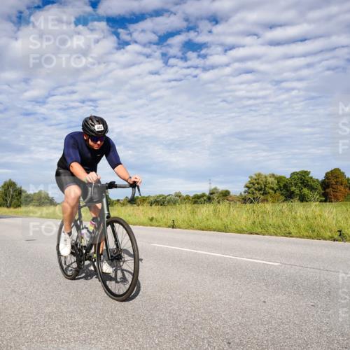 31.08.2025 - Elbe Triathlon Hamburg Michael Burmester http://msf.ph/oto/8664617 31.08.2025 09:55:03 Radfahren 402, 404, 459, 625 meine-sportfotos.de