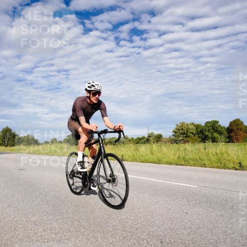 31.08.2025 - Elbe Triathlon Hamburg Michael Burmester http://msf.ph/oto/8664619 31.08.2025 09:55:08 Radfahren 459, 598, 852 meine-sportfotos.de