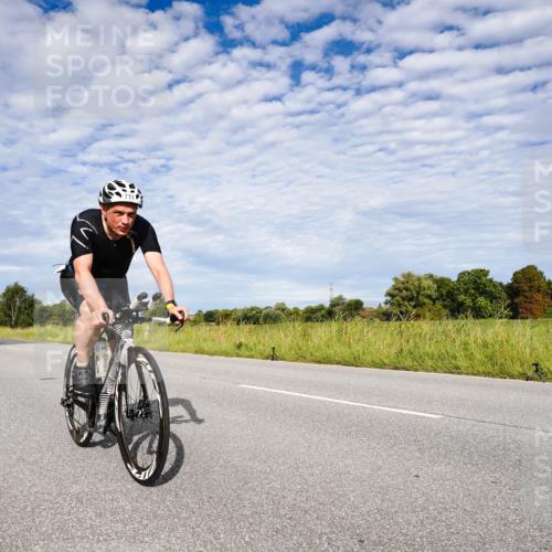 31.08.2025 - Elbe Triathlon Hamburg Michael Burmester http://msf.ph/oto/8664721 31.08.2025 09:56:49 Radfahren 417, 477, 602, 680, 711 meine-sportfotos.de