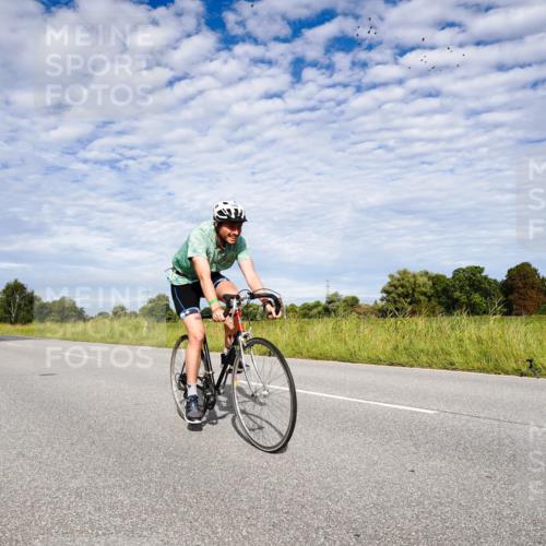 31.08.2025 - Elbe Triathlon Hamburg Michael Burmester http://msf.ph/oto/8664730 31.08.2025 09:57:01 Radfahren 288, 432, 546, 608, 758 meine-sportfotos.de