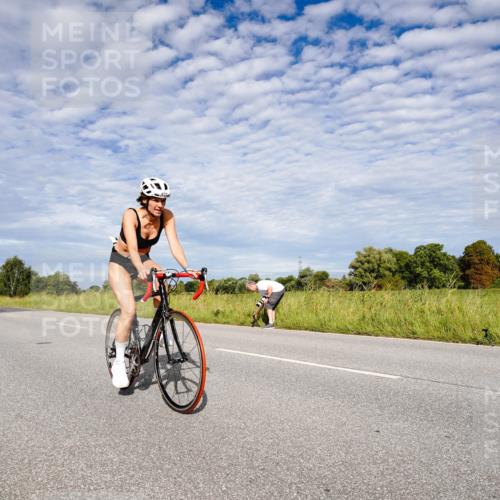 31.08.2025 - Elbe Triathlon Hamburg Michael Burmester http://msf.ph/oto/8664775 31.08.2025 09:58:15 Radfahren 833, 877 meine-sportfotos.de